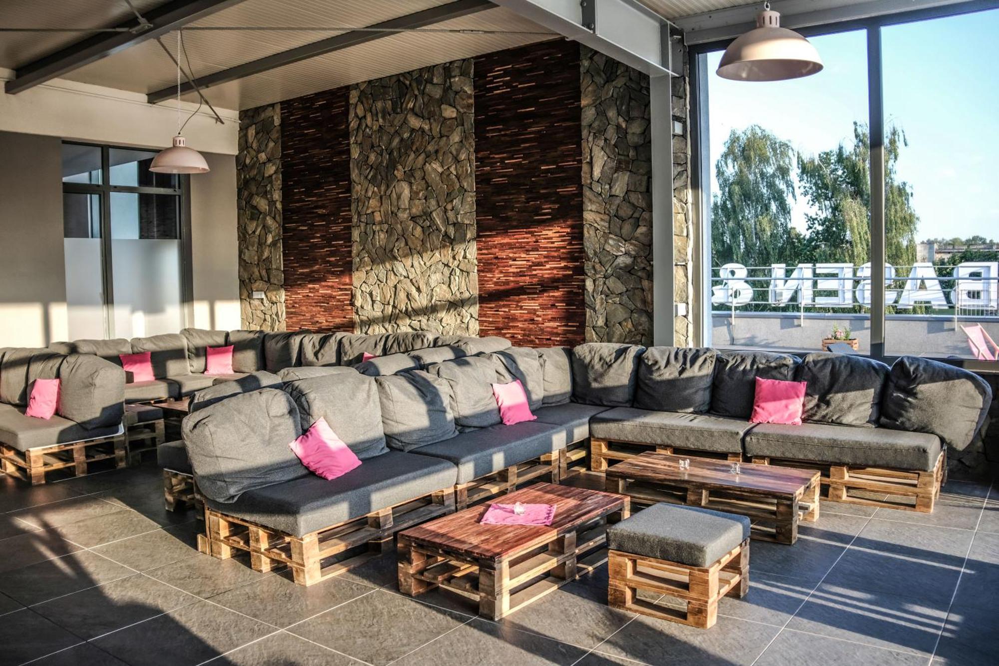 Hotel Europa Стараховице Экстерьер фото